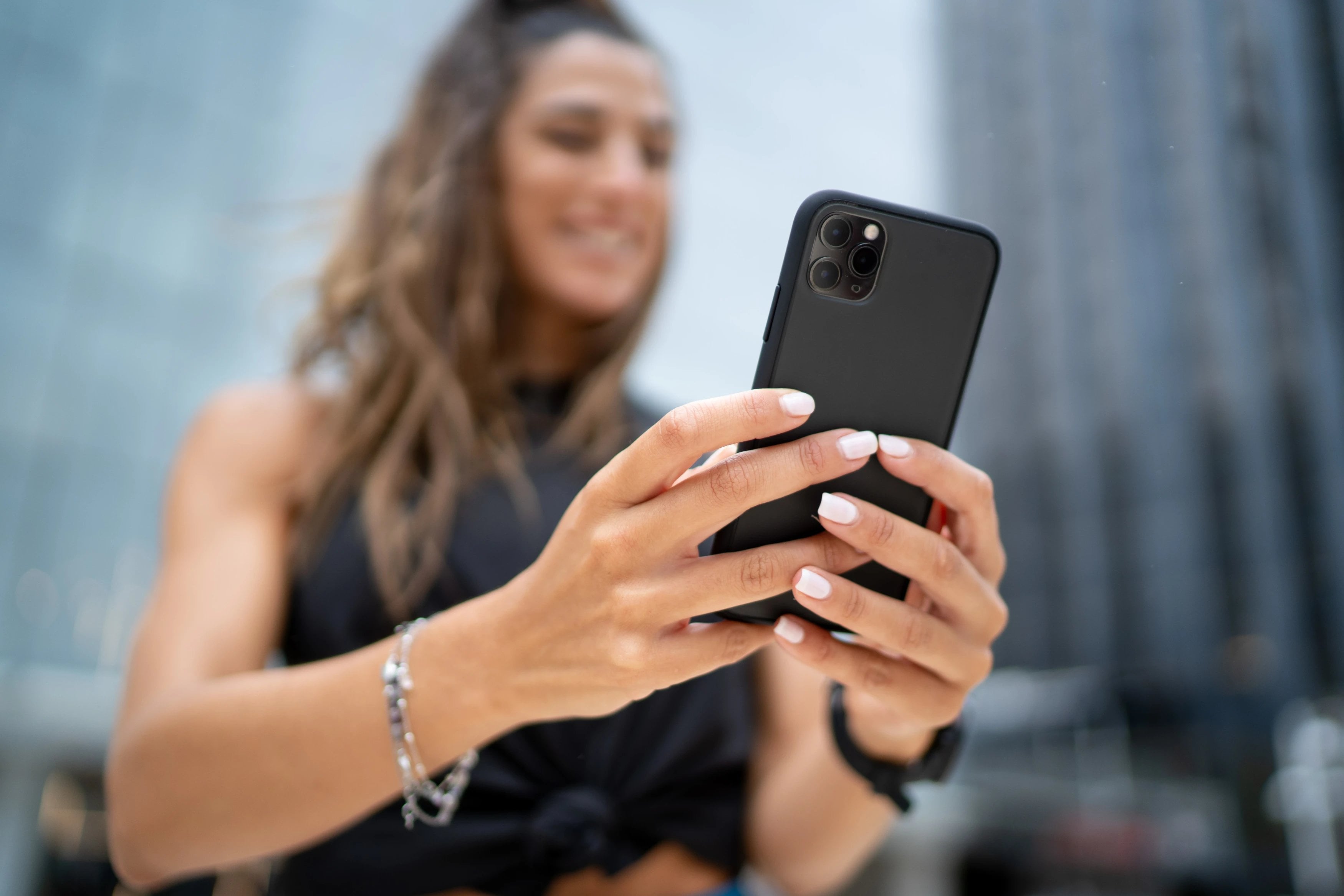 Pessoa usando um smartphone
